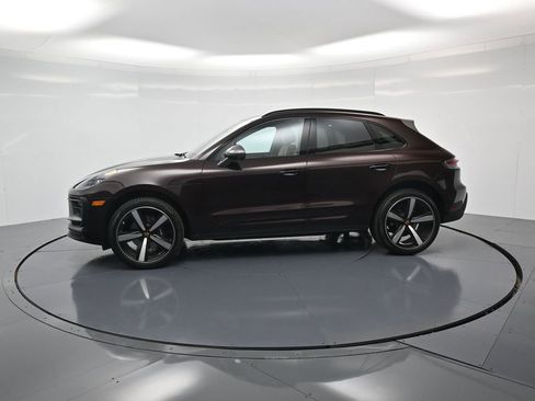 Certified 2023 Porsche Macan Turbo image 2