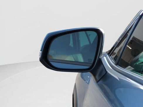 Used 2022 Toyota Corolla Cross XLE FWD image 27