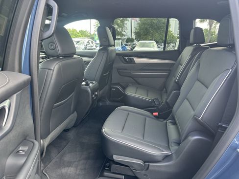 Used 2025 Buick Enclave Preferred FWD image 31