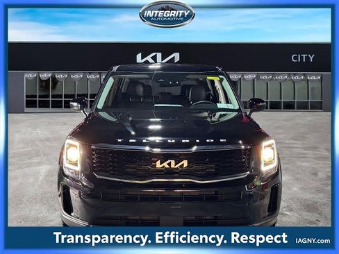 Used 2022 Kia Telluride LX image 2