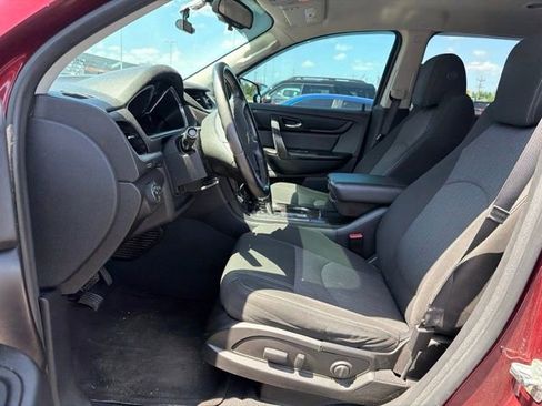 Used 2017 Chevrolet Traverse LT w/ Style and Technology Package FWD image 15