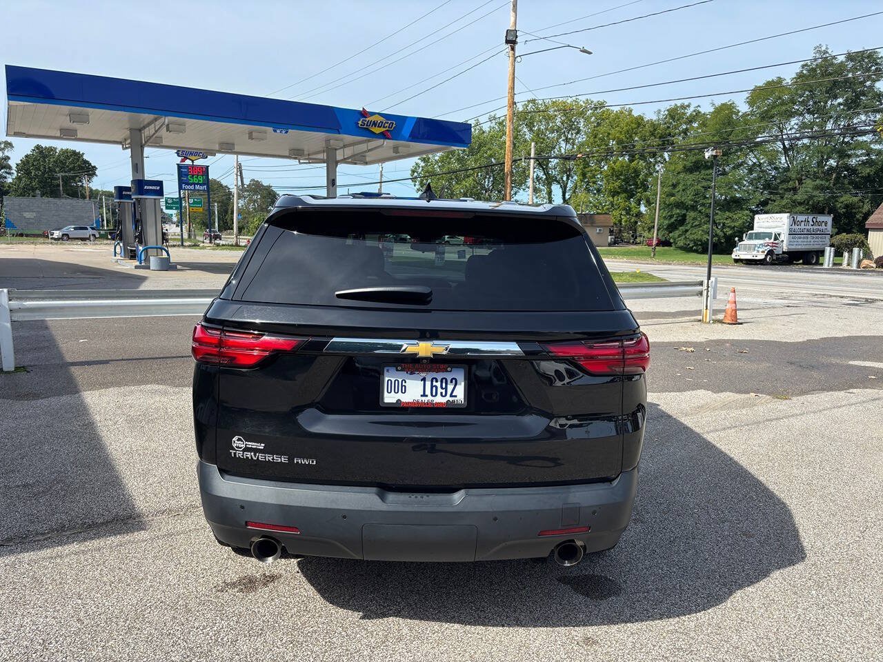 Used 2022 Chevrolet Traverse LS AWD/4WD image 4