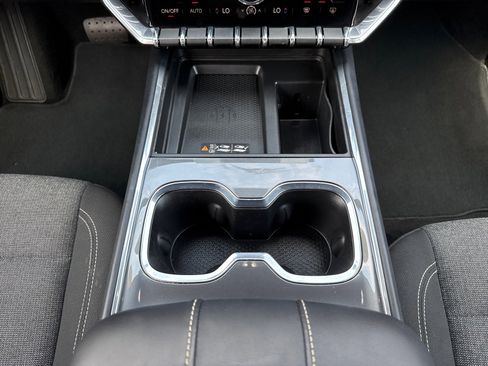 Used 2025 GMC Acadia Elevation image 15