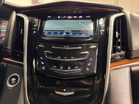 Used 2019 Cadillac Escalade ESV Premium Luxury image 13