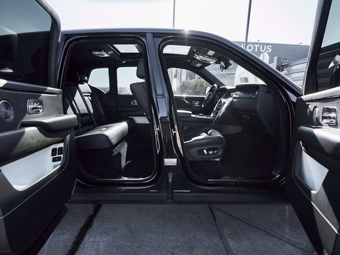 Used 2019 Rolls-Royce Cullinan image 24