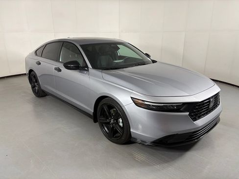 Used 2023 Honda Accord Sport image 2