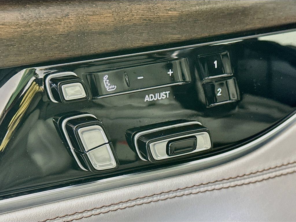 Used 2022 Jeep Grand Wagoneer Series I AWD/4WD image 23