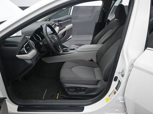 Used 2022 Toyota Camry LE FWD image 13