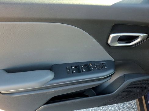 Used 2025 Kia K4 LXS image 11