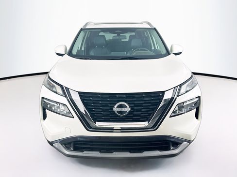 Used 2023 Nissan Rogue SV w/ SV Premium B Package FWD image 2