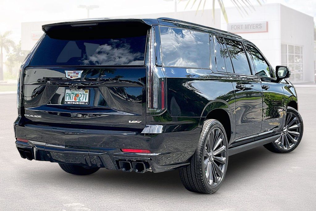 Used 2026 Cadillac Escalade ESV V AWD/4WD image 34