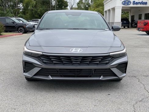 New 2025 Hyundai Elantra SEL image 2
