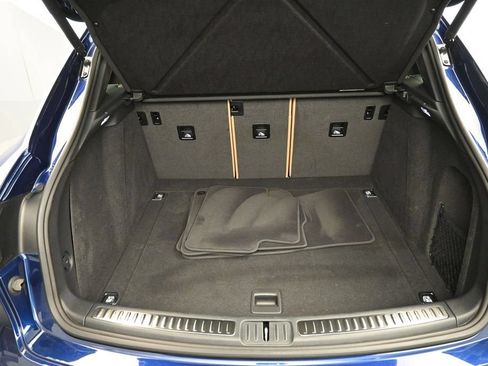 Certified 2025 Porsche Macan AWD/4WD image 28