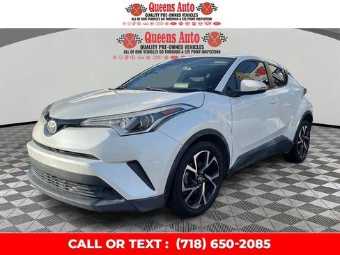Used 2019 Toyota C-HR XLE image 2