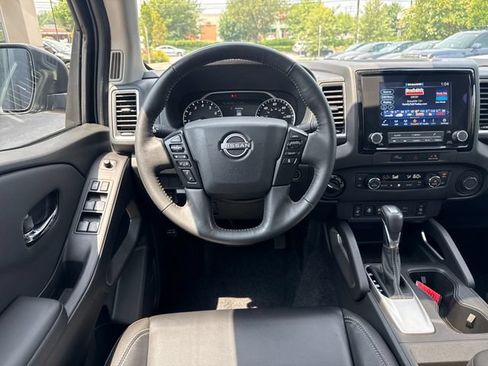 Used 2024 Nissan Frontier SL w/ Technology Package AWD/4WD image 13