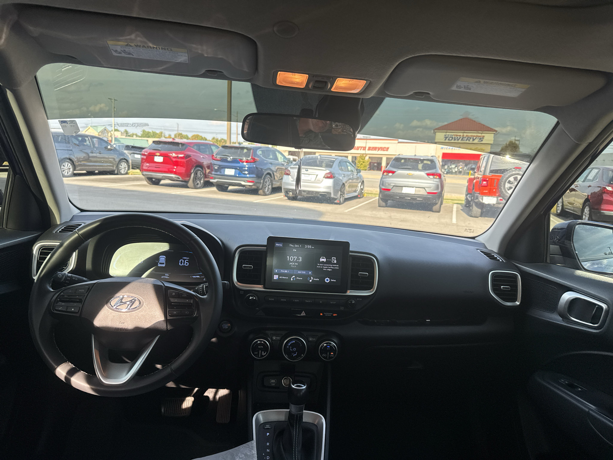 Used 2024 Hyundai Venue SEL FWD image 10