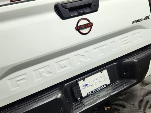 Used 2023 Nissan Frontier PRO-4X w/ Pro Convenience Package image 9