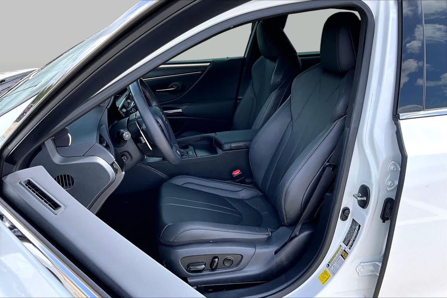 Used 2024 Lexus ES 350 F Sport w/ Accessory Package (Z2) FWD image 8