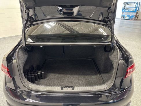 Used 2025 Volkswagen Jetta SE FWD image 40