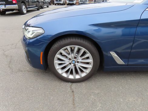 Used 2021 BMW 530i xDrive w/ Premium Package image 12