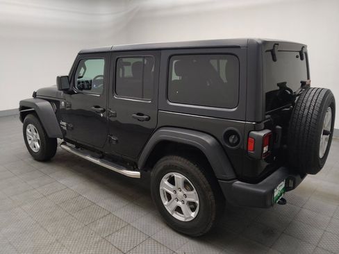 Used 2018 Jeep Wrangler Unlimited Sport S AWD/4WD image 3
