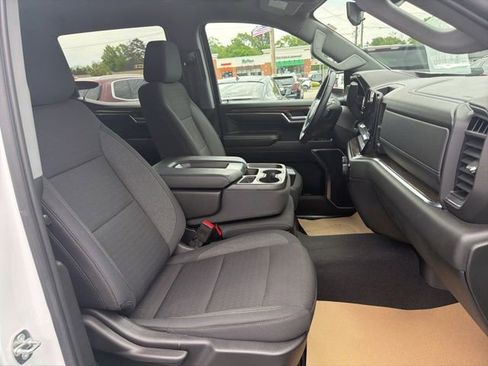 Used 2024 Chevrolet Silverado 1500 LT AWD/4WD image 18