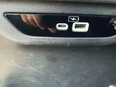 Used 2022 Chrysler Pacifica Touring-L image 18