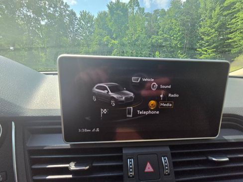Used 2018 Audi Q5 2.0T Premium Plus AWD/4WD image 30