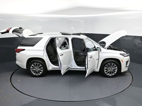 Used 2023 Chevrolet Traverse High Country image 50