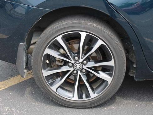 Used 2019 Toyota Corolla SE w/ SE Premium Package FWD image 8
