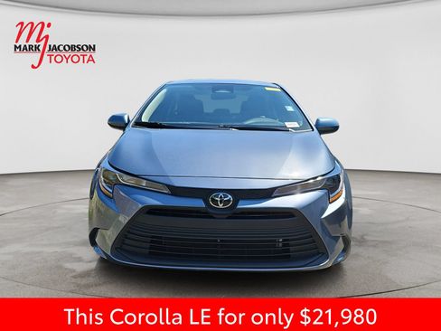 Used 2025 Toyota Corolla LE FWD image 3
