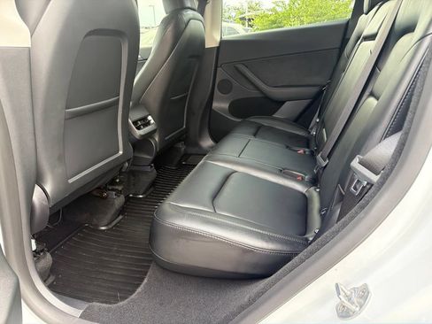 Used 2025 Tesla Model Y Long Range AWD/4WD image 19
