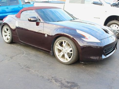 Used 2010 Nissan 370Z Touring w/ Sport Pkg image 9