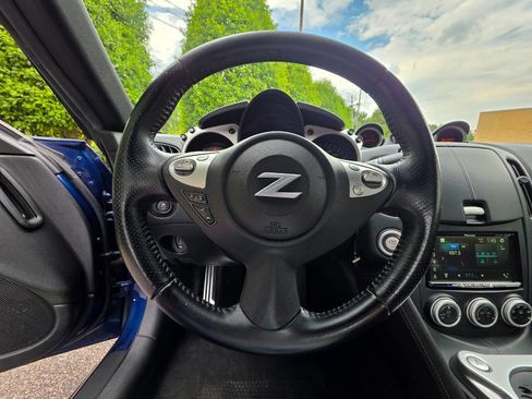 Used 2016 Nissan 370Z Coupe RWD image 17