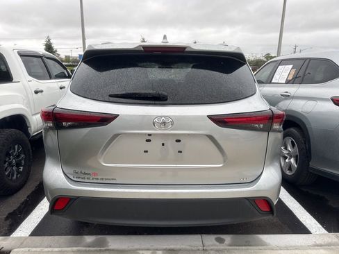 Used 2024 Toyota Highlander XLE image 5