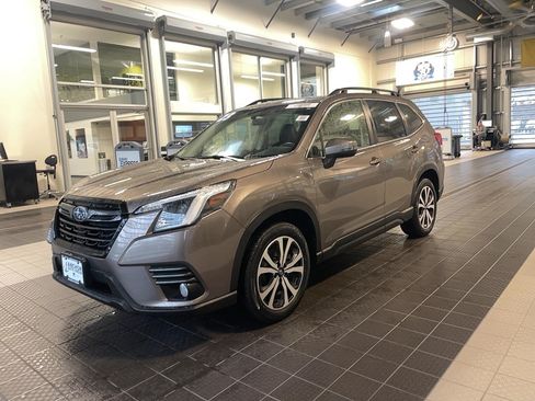 Used 2023 Subaru Forester Limited AWD/4WD image 2
