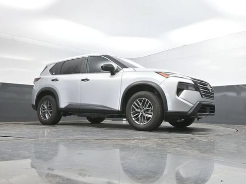 Used 2024 Nissan Rogue S FWD image 45