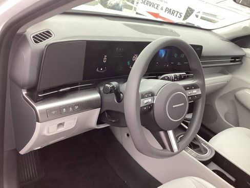 Used 2025 Hyundai Kona SE FWD image 17