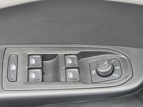 Used 2024 Volkswagen Taos SE image 20