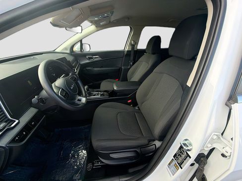 Used 2025 Kia Sportage LX image 13