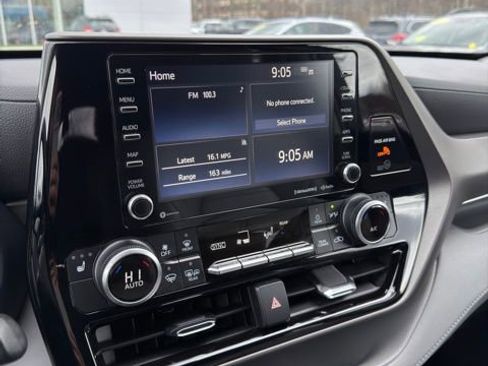 Used 2021 Toyota Highlander XLE image 12