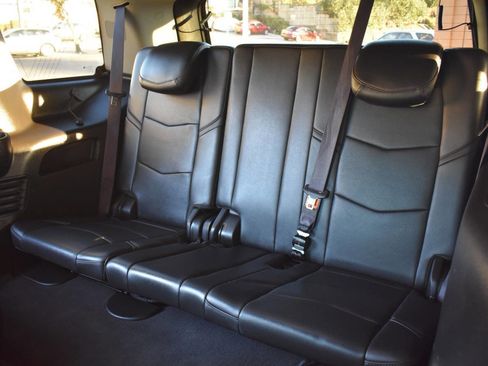 Used 2015 Cadillac Escalade Premium image 46