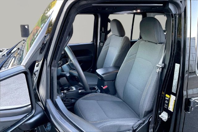 Used 2024 Jeep Wrangler Unlimited w/ Convenience Group AWD/4WD image 15