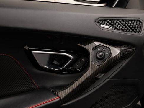 Used 2020 Lamborghini Huracan EVO image 15