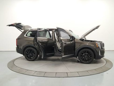 Used 2021 Kia Telluride SX image 16
