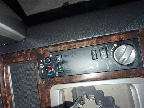 Used 2013 Toyota Land Cruiser image 18