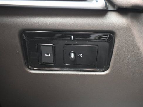 Used 2017 Jaguar F-PACE Prestige image 40