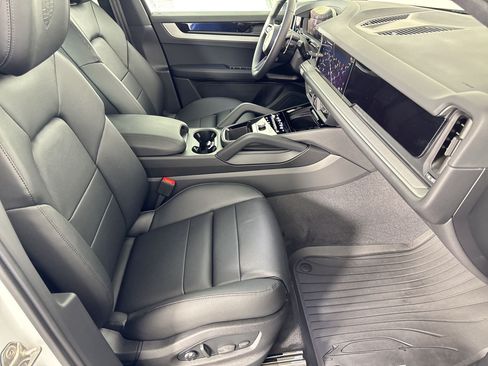 Certified 2026 Porsche Cayenne AWD/4WD image 30
