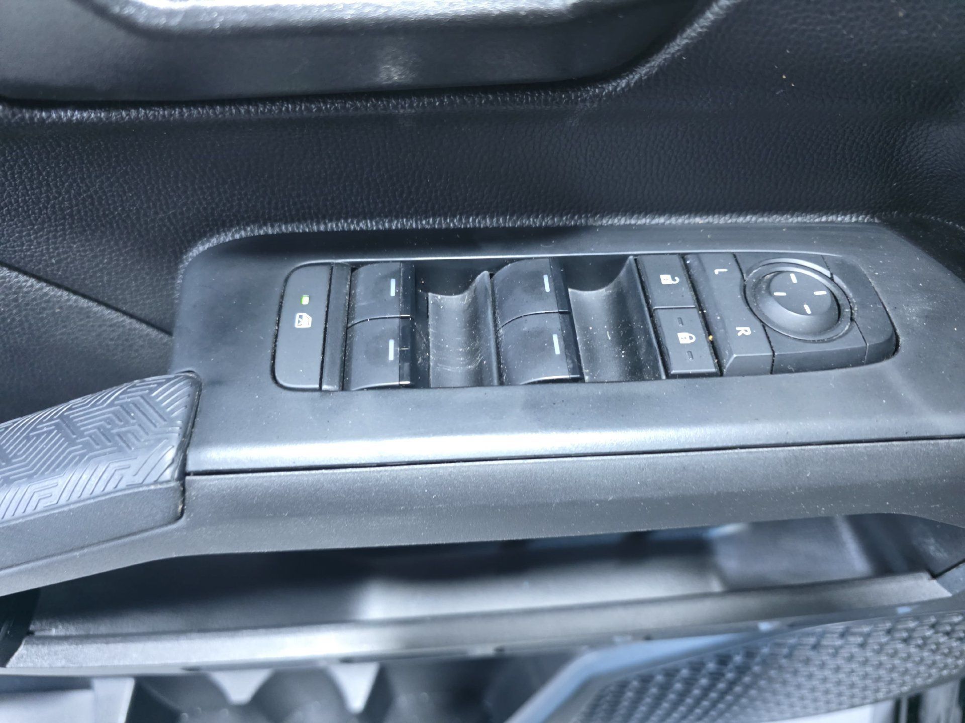 Used 2025 Toyota Tacoma SR5 AWD/4WD image 26
