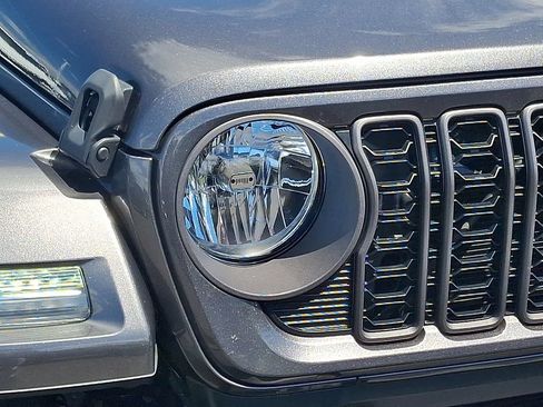 Used 2024 Jeep Wrangler Unlimited w/ Convenience Group AWD/4WD image 10